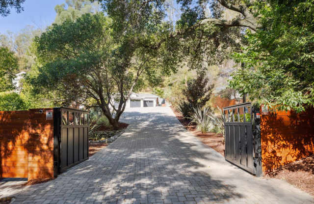 Modern Farmhouse Estate on a Private Gated Acre in Dominican!  FOUNDATION photos photos