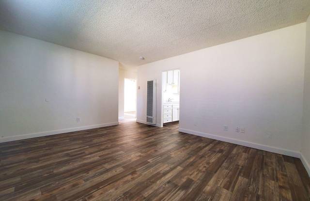Rosewood Villas: 2 Bedrooms, 1 Bathroom - Please call Erica at (619) 273-9010 photos photos