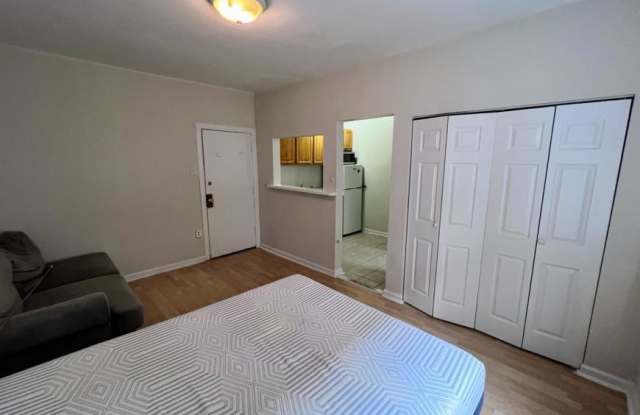 837 Sheridan Gallery 3