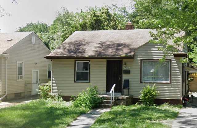 Charming 2-Bedroom Home in a Quiet Detroit Neighborhood! photos photos