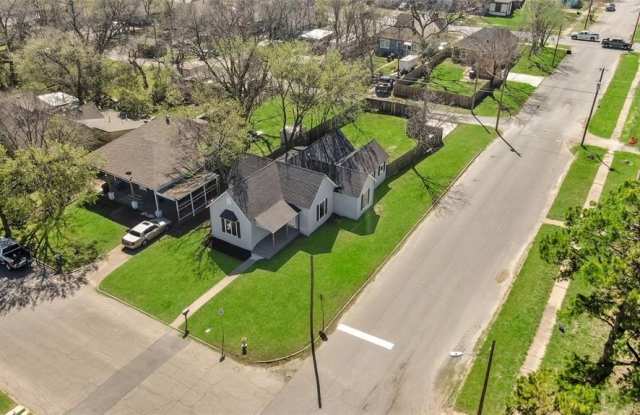 830 W Bond Street - 830 West Bond Street, Denison, TX 75020