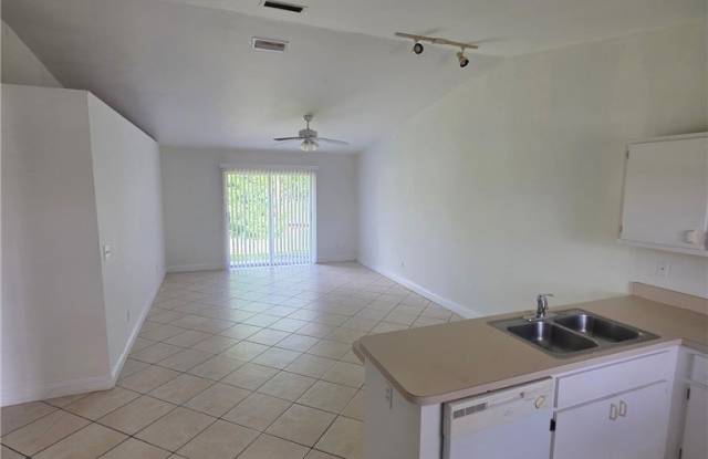 18569 Bartow Boulevard Gallery 3