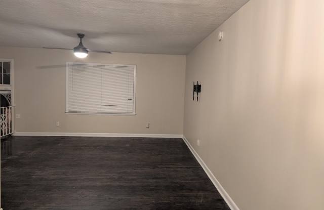 1020 Riverside Circle Gallery 4