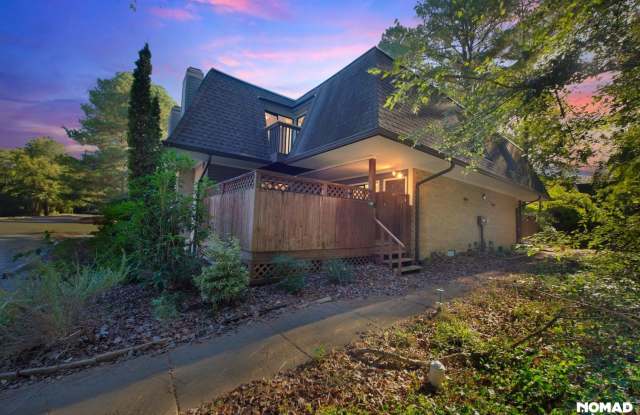 Charming 3BR Condo in Chapel Hill - 120 Finley Forest Drive, Chapel Hill, NC 27517