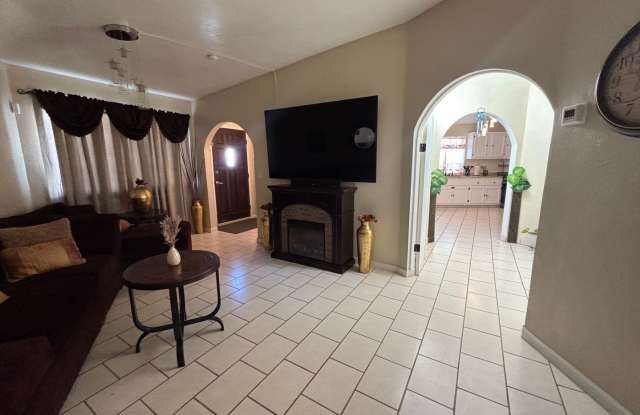 Perfect Two Bedroom Home Now Available!! Gallery 3