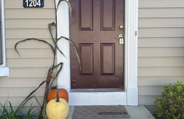 1204 N GLEN Drive Gallery 2