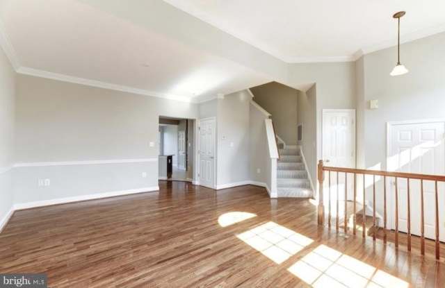 822 LINFIELD TERRACE NE Gallery 3