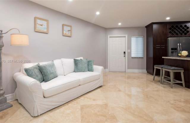 1723 NE Miami Gardens Dr photos photos