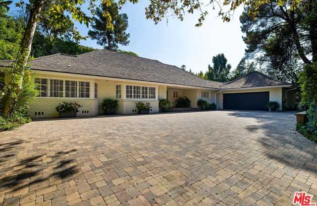 1124 Laurel Way Gallery 2