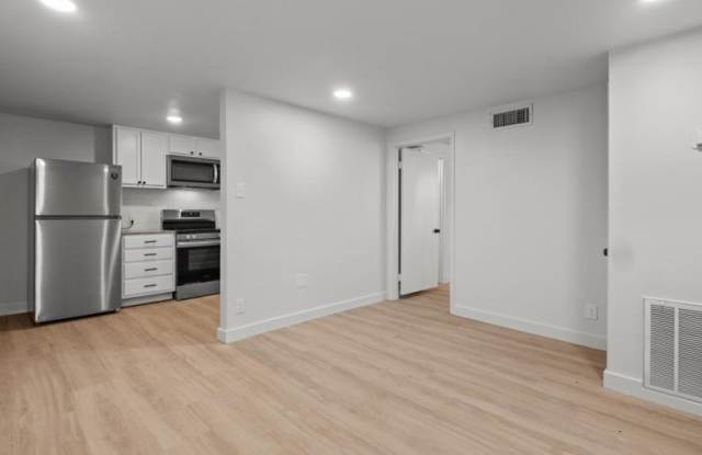 519 W Houston Street, A photos photos