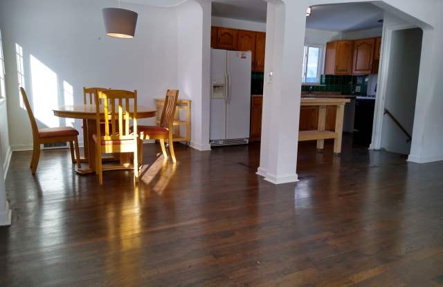 Adorable, Funky, Solar 3 Bedroom 2 Bath Home in Highlands/Sloans Lake! Gallery 4