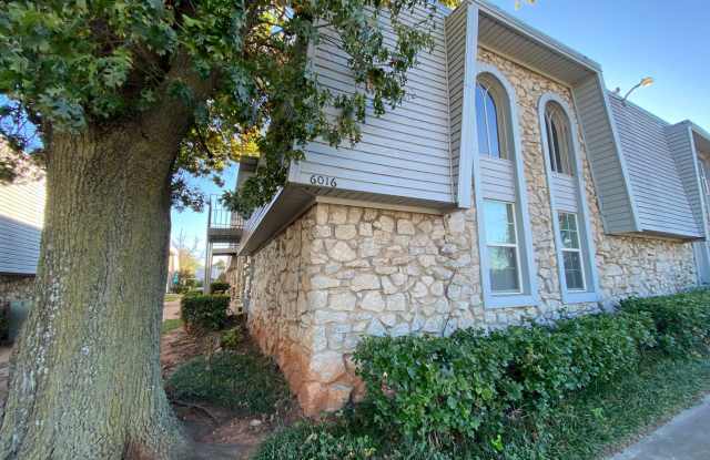 2 Bed/2 Bath Condo On NW Expressway And Wilshire!!! Close To Shopping photos photos