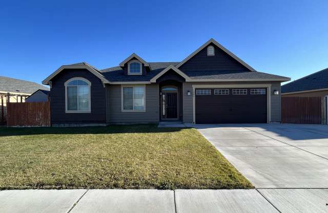 1004 Willow Avenue Northeast - 1004 Willow Avenue Northeast, Quincy, WA 98848