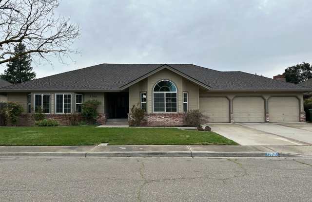 Turlock/Pool/3-Car garage Gallery 3