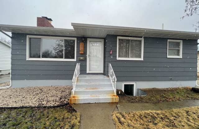 Spacious 4 Bedroom, 2 Bathroom Home on the West End photos photos