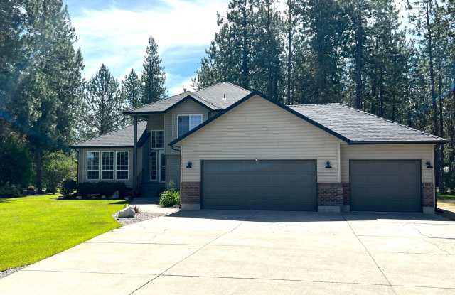 Suncrest Rental with large manicured lawn photos photos