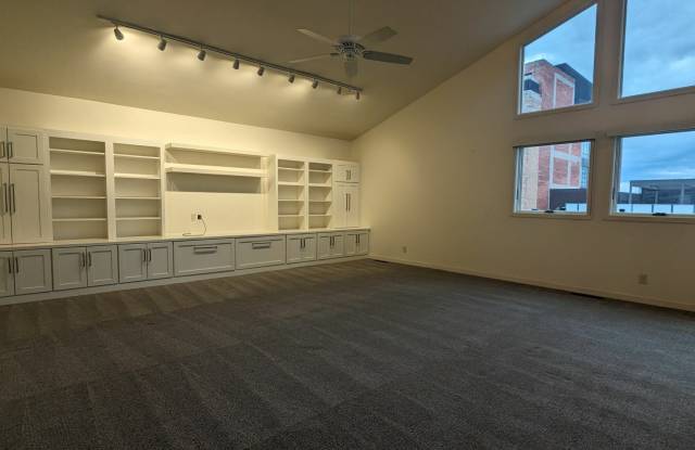 1710 Wyandotte Street Gallery 3