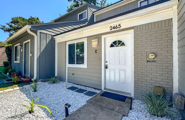 MODERN PARADISE 3/2 w/ Granite Counters, Washer/Dryer, Fenced Yard, Deck,  Stainless Steel Appliances! Avail NOW for $1700/month! photos photos