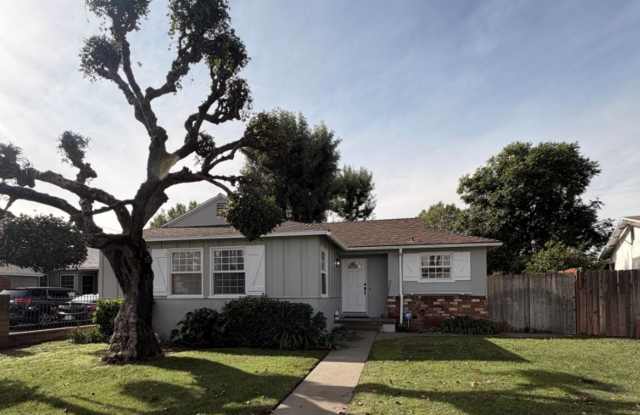 Stylish Fully Renovated 3-Bedroom Home with a Large Backyard photos photos