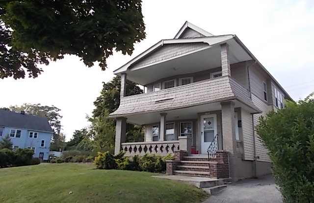 3642 Menlo, UP Gallery 2