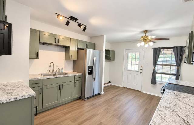 Updated 3 Bed/2 Bath Home - New Flooring & Updated Kitchen COMING SOON! Gallery 3