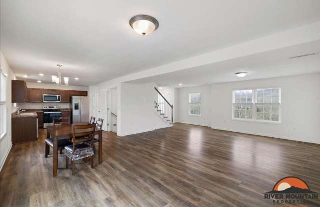 Spacious Three Level Home in Pembroke photos photos