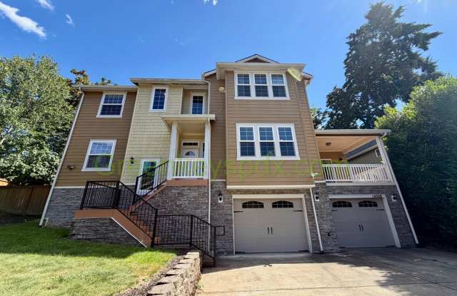 Gorgeous House in Upscale Neighborhood in Tigard, 5 Bedrooms plus Den/Office, 3.5 Bathrooms, Large Backyard photos photos
