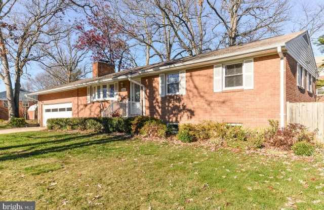 5721 ROBINWOOD LN - 5721 Robinwood Lane, Bailey's Crossroads, VA 22041