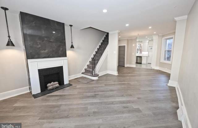 5836 PEMBERTON Street Gallery 3