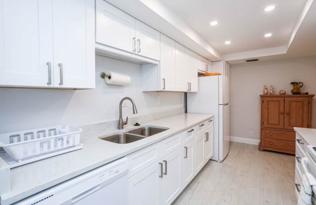 LOVELY LAKEWOOD CONDO - 3 MILES TO 5TH AVENUE - POOL - FURNISHED - GOLF COURSE VIEWS-AVAILABLE-NEW PRICE REDUCTION photos photos