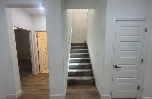 Folsom 2800 Sqft. 5 Bedroom 4 Bathroom Home for Rent Gallery 4