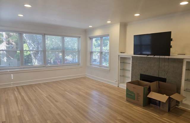 2255 W Huron Avenue Gallery 2