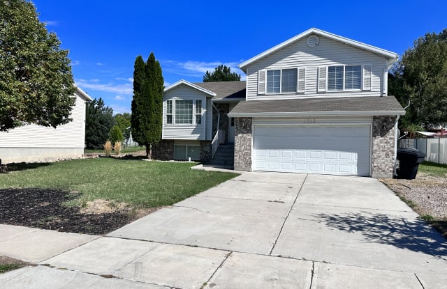 1718 N 775 W - 1718 North 775 West, Clinton, UT 84015