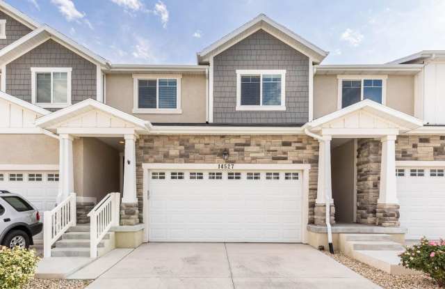 Bright and Charming Townhome Nestled in the benches of The Oquirrh Mountains photos photos