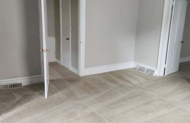 Large 1 Bedroom 1 Bath Five Points Area Gallery 4