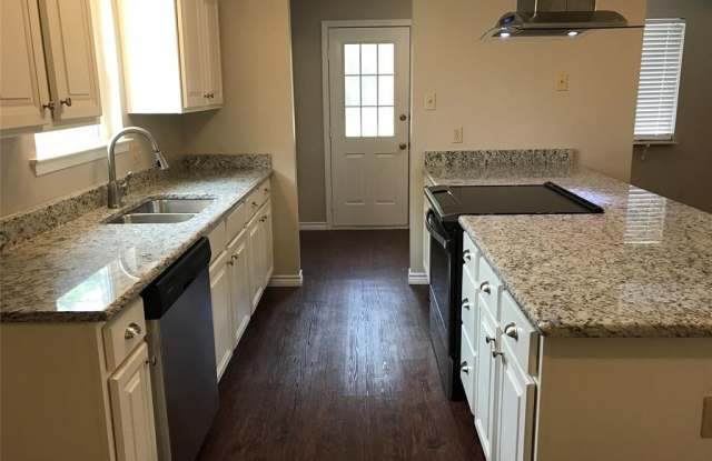 5732 Sea Breeze Lane Gallery 3