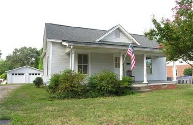 305 Locust St - 305 Locust Street, Kannapolis, NC 28081