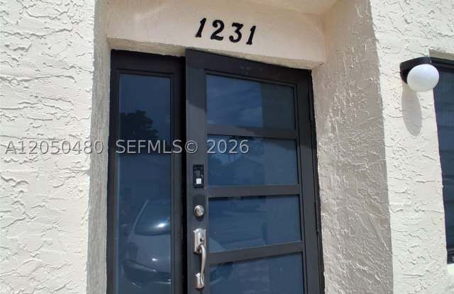 1231 SW 136th Pl photos photos
