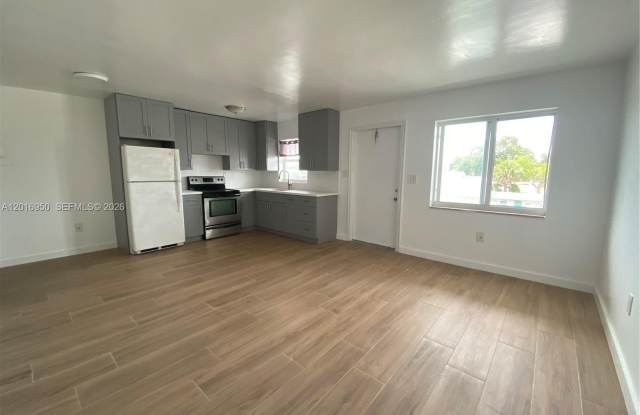 7011 Pembroke Rd photos photos