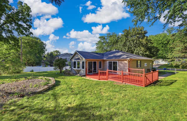 6208 Hillside Road Gallery 3