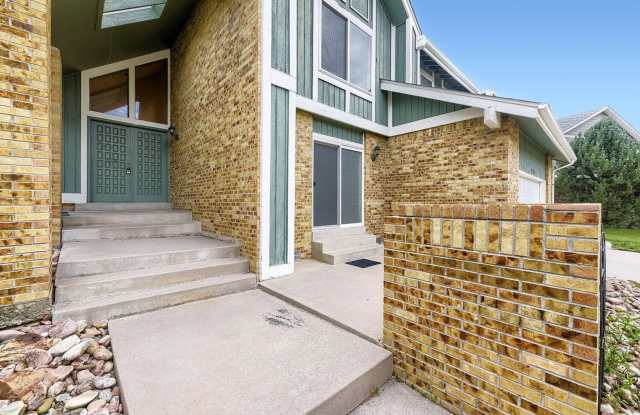 Spacious 5BR House in Englewood Gallery 3