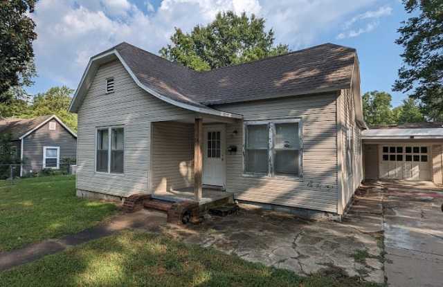 114 West Washington Street - 114 West Washington Street, Pittsburg, KS 66762