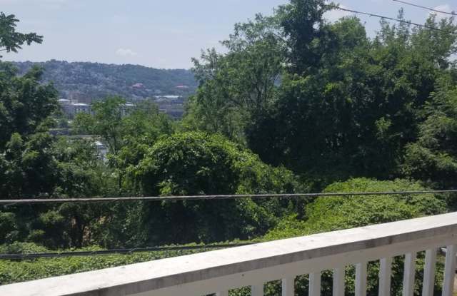 OAKLAND 5 BEDROOM HOUSE – CLOSE TO PITT CAMPUS – PRIVATE BACKYARD & CITY VIEWS! Gallery 3