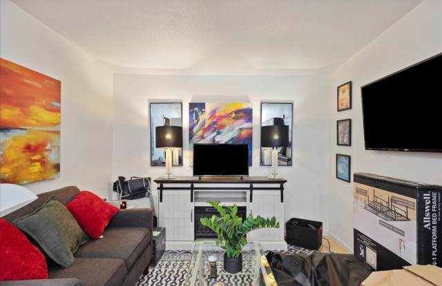 670 N 11th Street - ½ photos photos