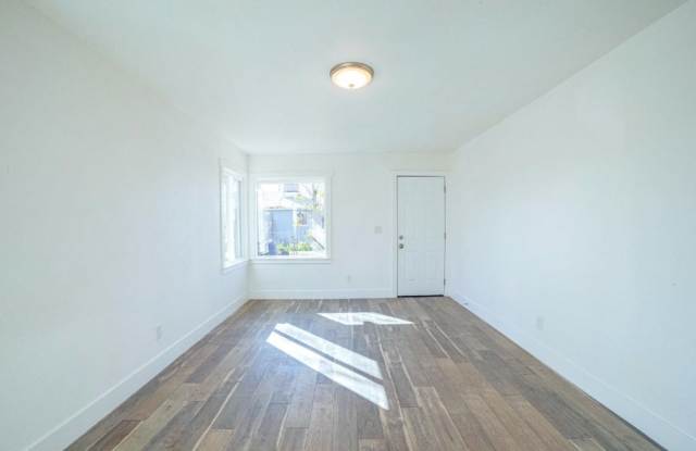 5878 Riverside Drive - A Gallery 3