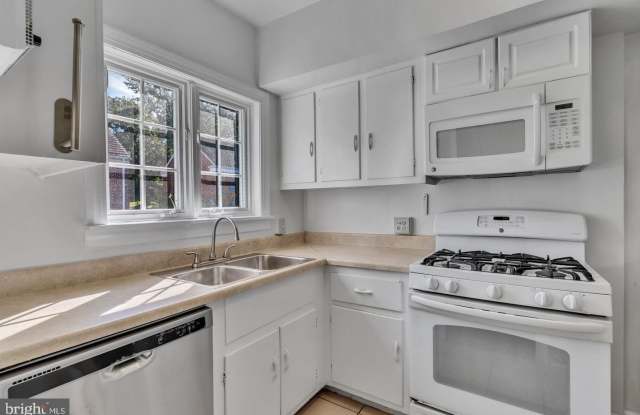 3316 VALLEY Drive Gallery 3