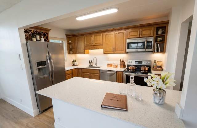 2741 Taft Street unit: 403 photos photos