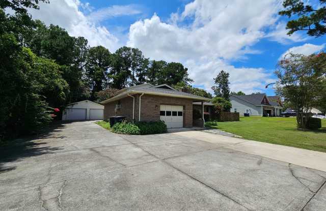 Gorgeous 5 Bedroom, 3 Bathroom Home In Country Club Hills! photos photos