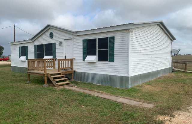 **APPLICATION RECEIVED** *MOVE IN SPEICAL 25% OFF FIRST MONTH* COUNTRY LIVING! 3 Bedroom 2 Bath Home In Seguin, TX! photos photos