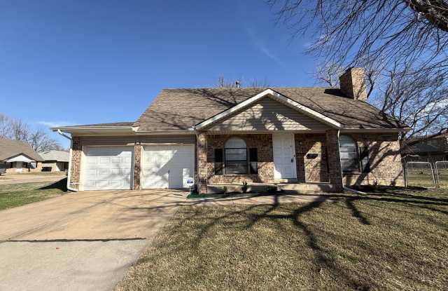 1064 NW 7th St - 1064 Northwest 7th Street, Moore, OK 73160